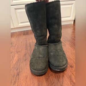 Ugg black boots